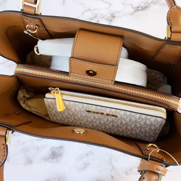 Michael Kors Large Satchel Vanilla MK - Picture 7 of 7